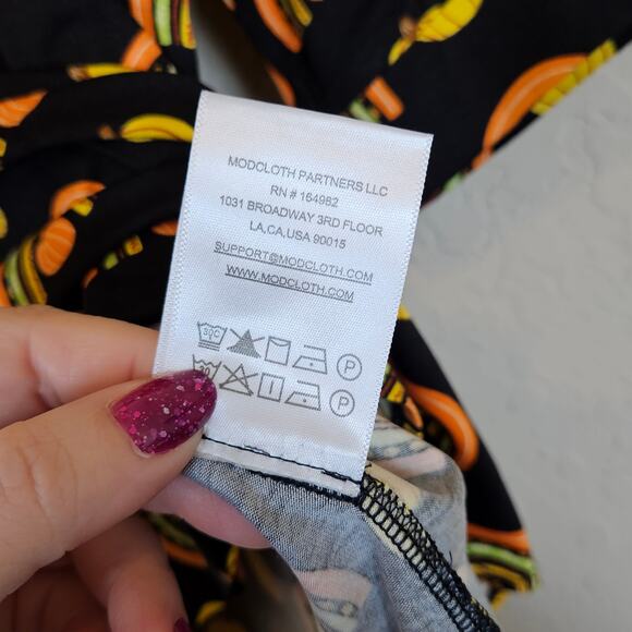 Modcloth Winning Them Over Short Sleeve Top Black Pumpkin Women's Small Casual - Picture 8 of 8